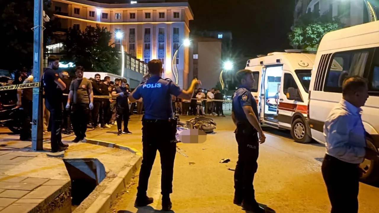 Kars'ta feci kaza: Minibüsle çarpışan motosikletin sürücüsü hayatını kaybetti