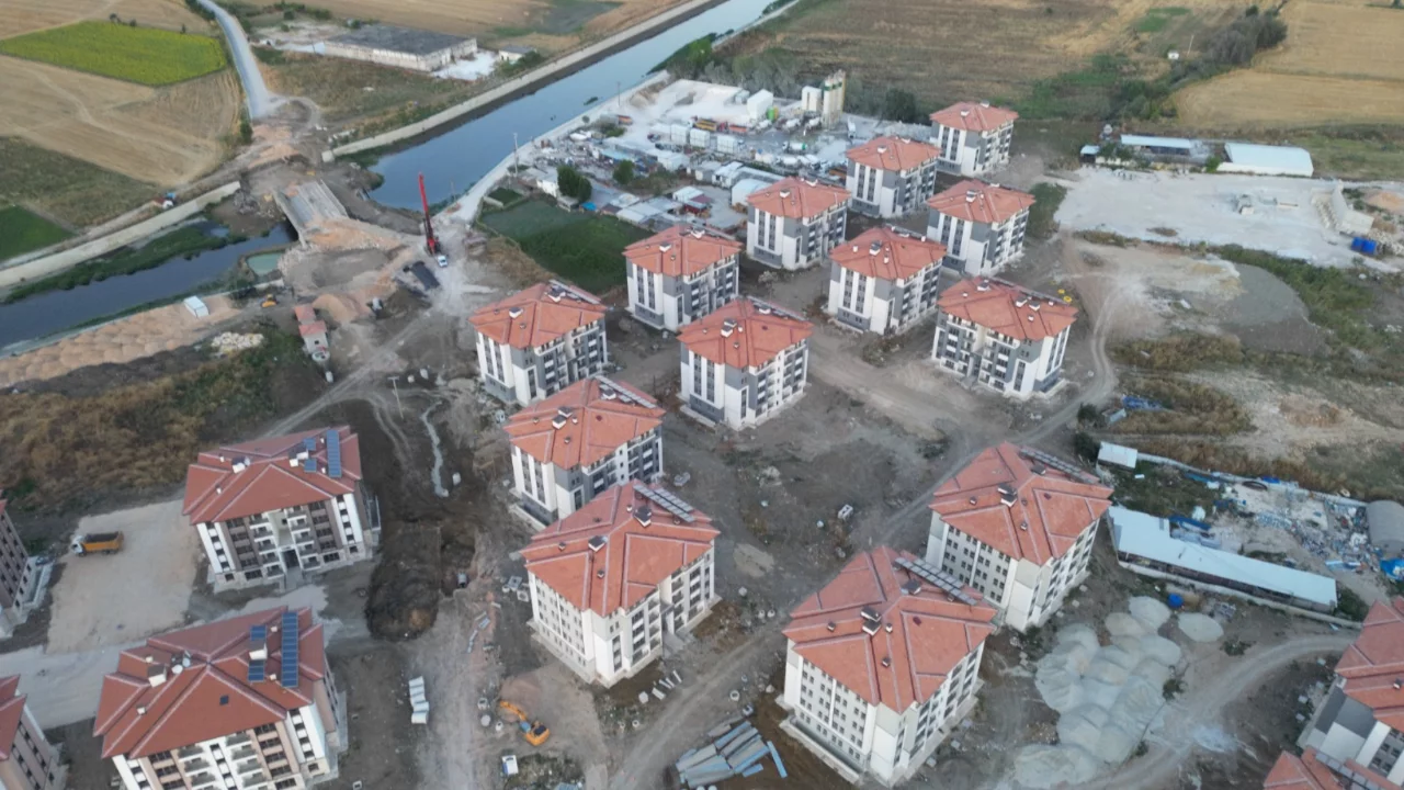 Bursa'da okul yollarında k&ouml;pr&uuml; engeli: Mahalleli a&ccedil;ılmasını bekliyor