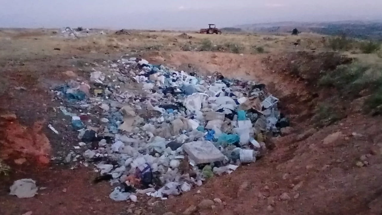 K&ouml;yl&uuml;n&uuml;n &ccedil;&ouml;p tepkisi: "Bu sene iki danamız telef oldu"