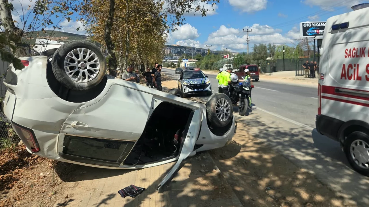 Bursa'da otomobil takla attı! 2 kişi &ouml;l&uuml;mden d&ouml;nd&uuml;...