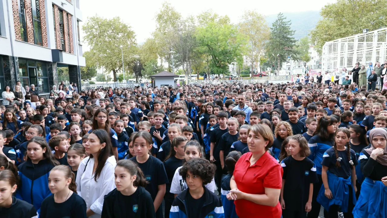 Başkan Aydın &ouml;ğrencilerin ilk g&uuml;n heyecanını paylaştı