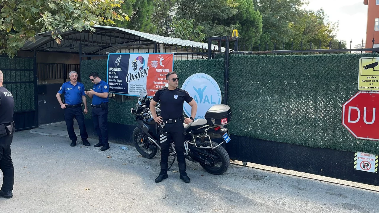 Bursa'da polislerin okul seferberliği başladı! Ekipler d&ouml;rt bir yanda