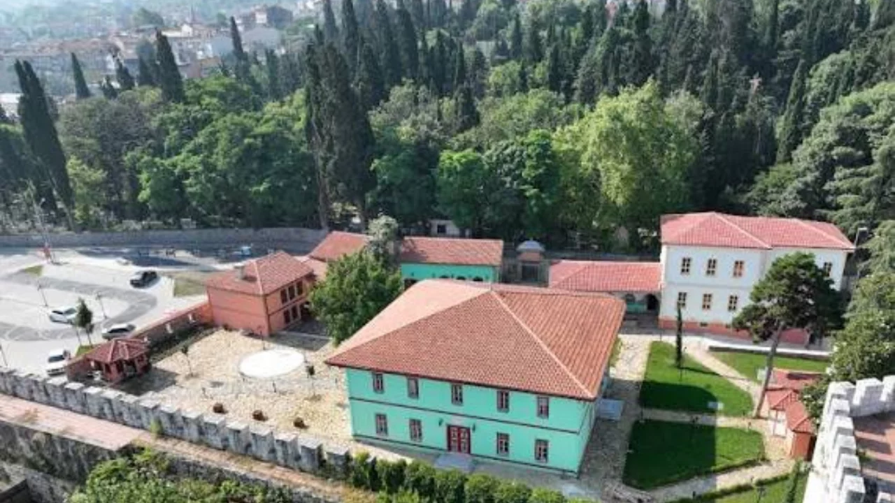 Bursa Mevlevihanesi'ndeki bilet &uuml;cretleriyle ilgili a&ccedil;ıklama geldi! İnsan ve İrfan Vakfı detayları duyurdu