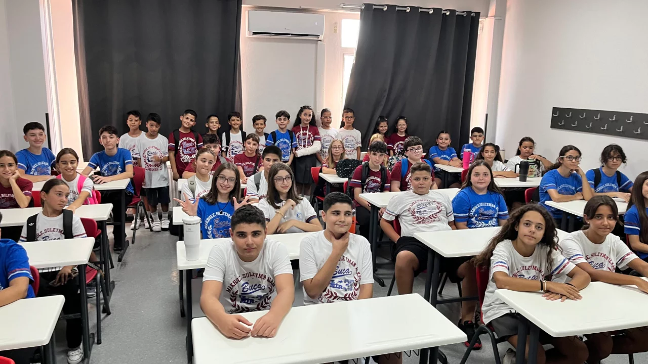 G&ouml;renler g&ouml;zlerine inanamıyor: 27 &ccedil;ift ikiz aynı okulda