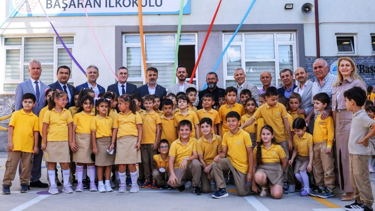 Bursa'da yeni eğitim yılı başladı! Şahin Biba'dan &ouml;ğrencilere oyun alanı s&ouml;z&uuml;