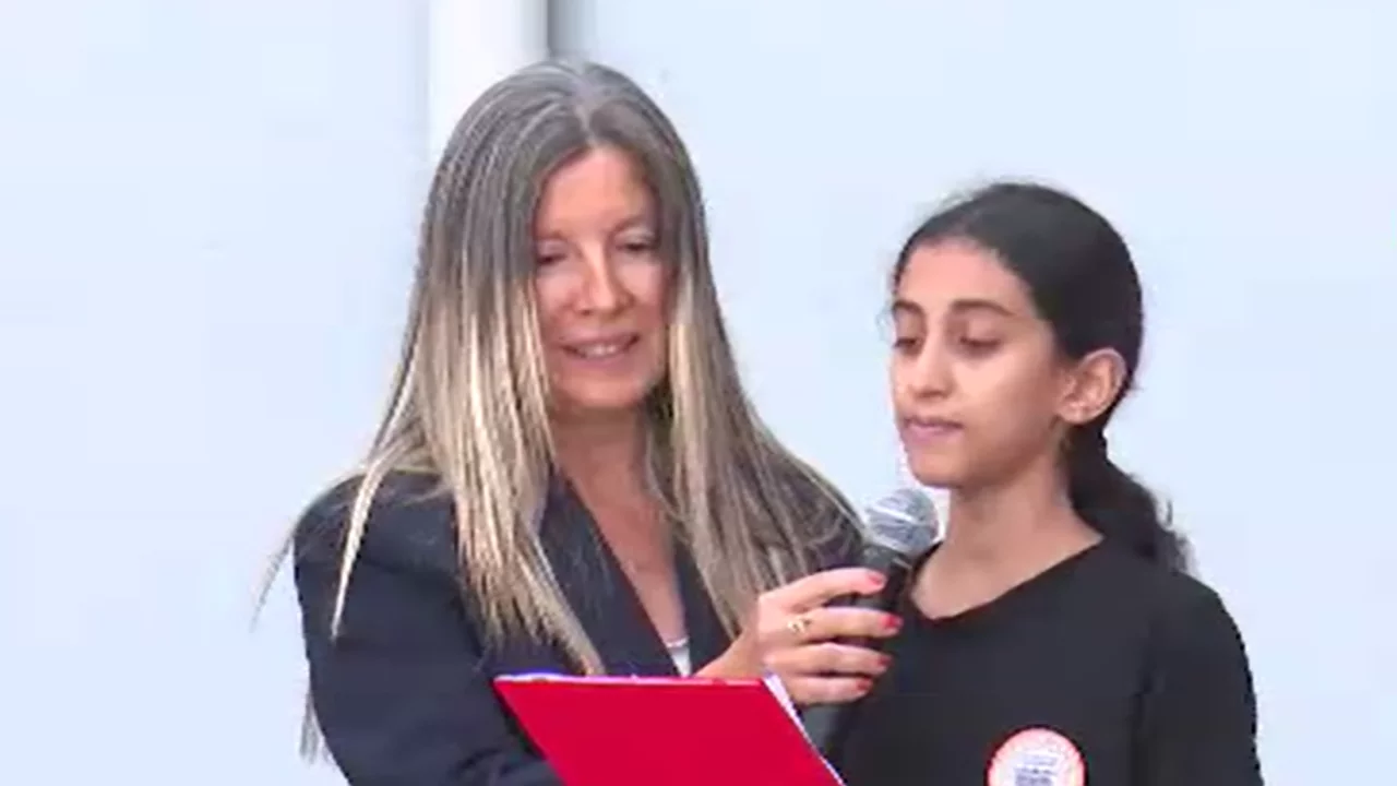 Bursa'da yeni eğitim yılı duygusal anlarla başladı: Filistinli &ouml;ğrencinin s&ouml;zleri t&ouml;rende yankılandı