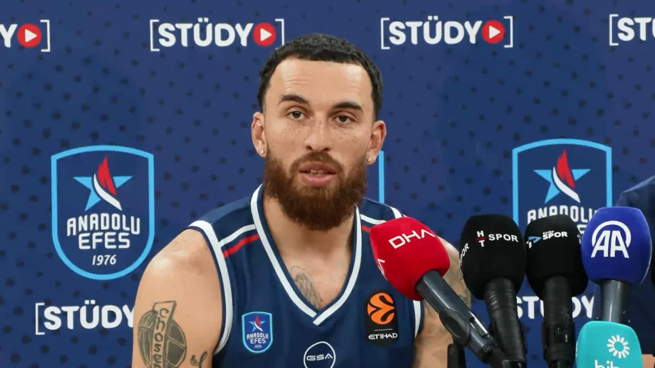 Anadolu Efes'in yeni yıldızı Mike James'ten sezon mesajı: "Nasıl bitirdiğiniz &ouml;nemli"