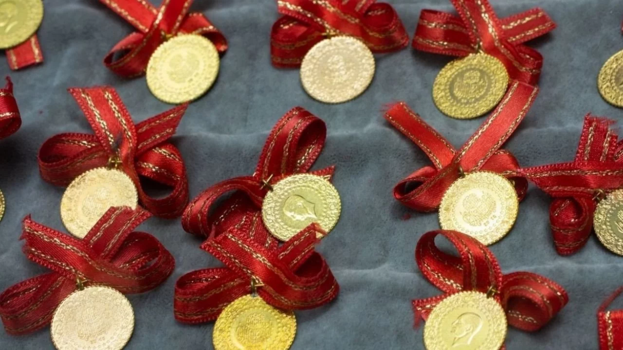 Altın g&uuml;ne nasıl başladı? İşte 15 Eyl&uuml;l 2026 &ccedil;eyrek, gram ve yarım altın satış fiyatları