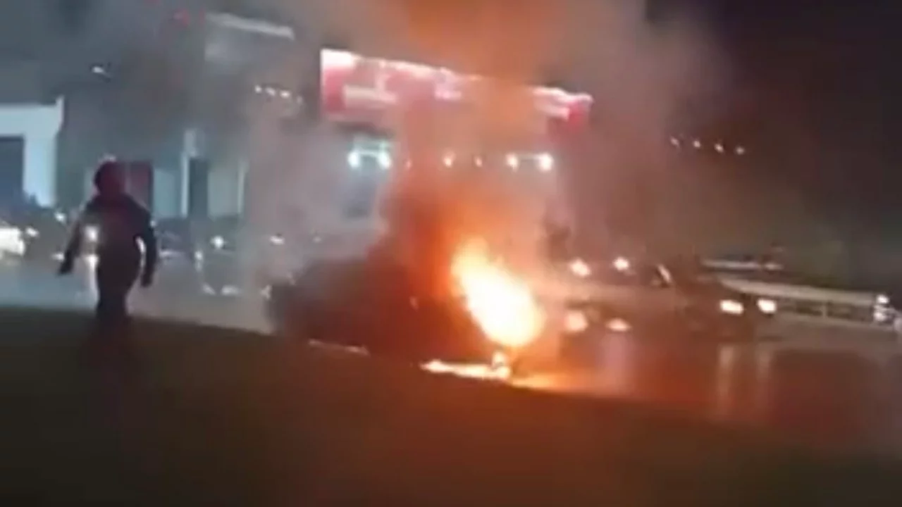 Bursa'da otomobil alevlere teslim oldu!