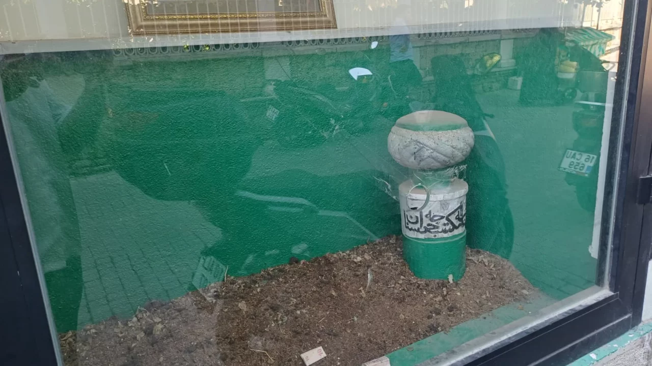 Bursa'da 5 katlı bina altındaki t&uuml;rbesiyle dikkat &ccedil;ekiyor!