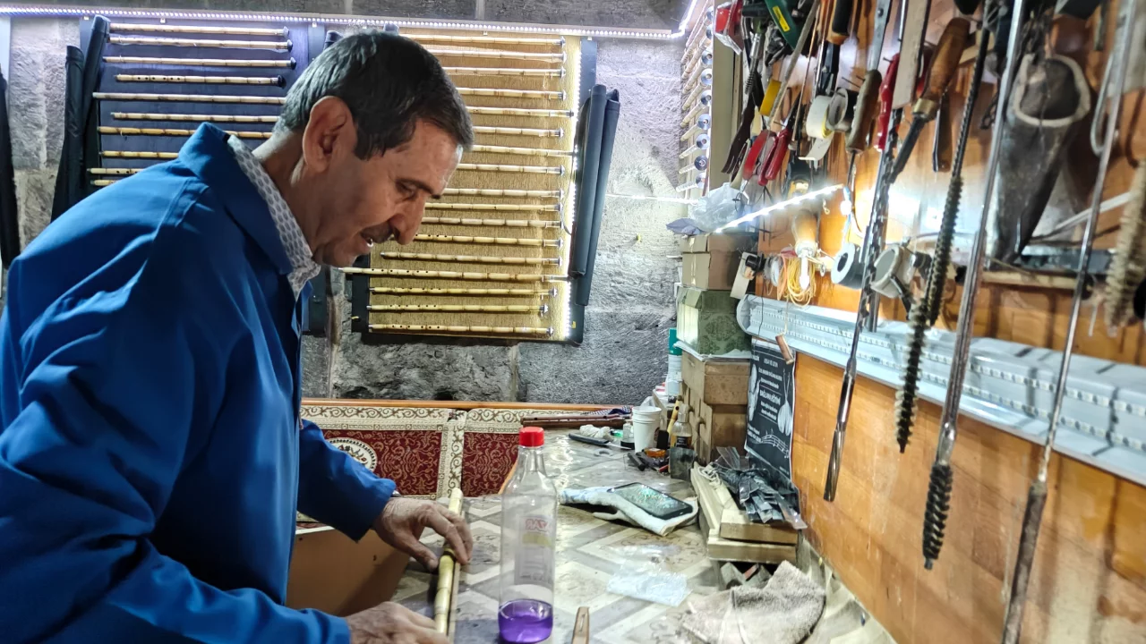 Ney aşkı emekli öğretmeni usta yaptı
