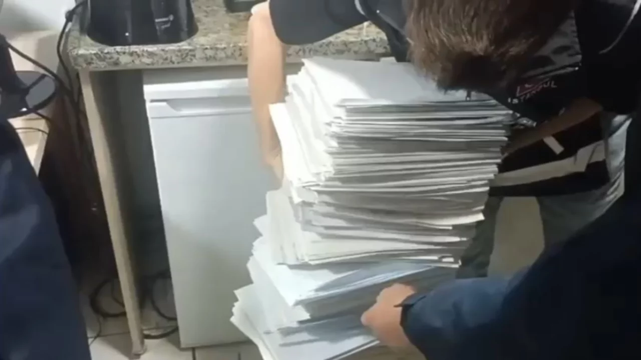 Mezardaki isimler &uuml;zerinden milyonluk vurgun! Bursa'daki &ccedil;eteye dev operasyon