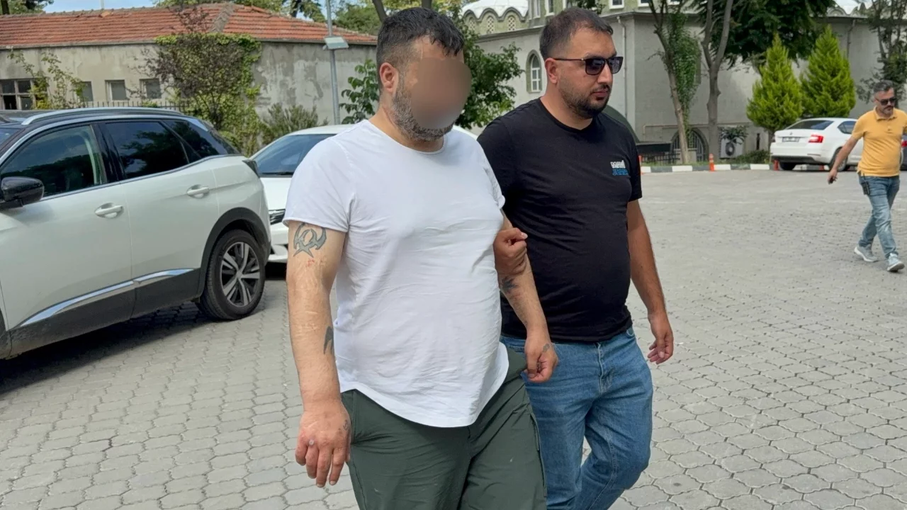Sokakta bıçaklı dehşet: Tanımadığı kadını bıçaklayıp ağır yaraladı