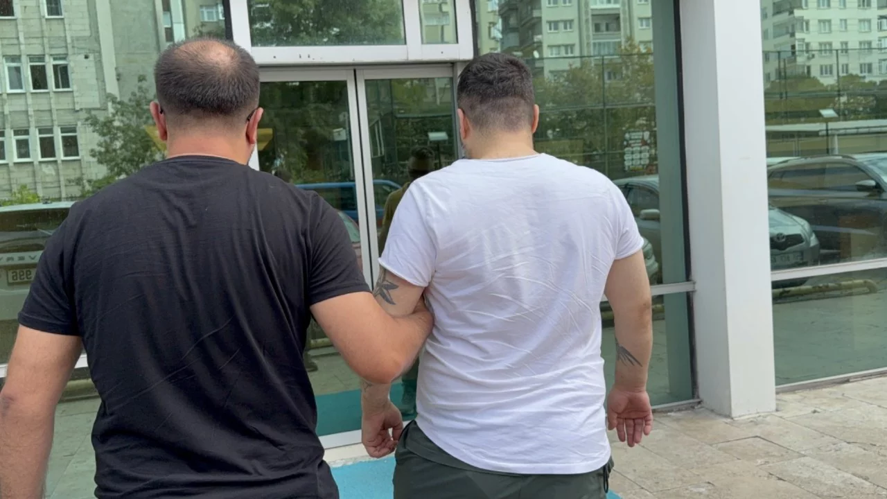Dehşete d&uuml;ş&uuml;ren saldırı! Tanımadığı kadını bı&ccedil;akladı