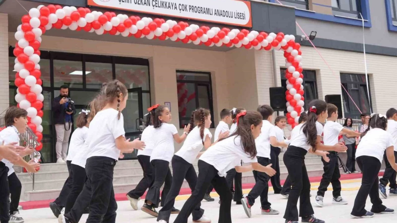 Sinopluları ilgilendiriyor! 16 derslikli modern lise hizmete a&ccedil;ıldı
