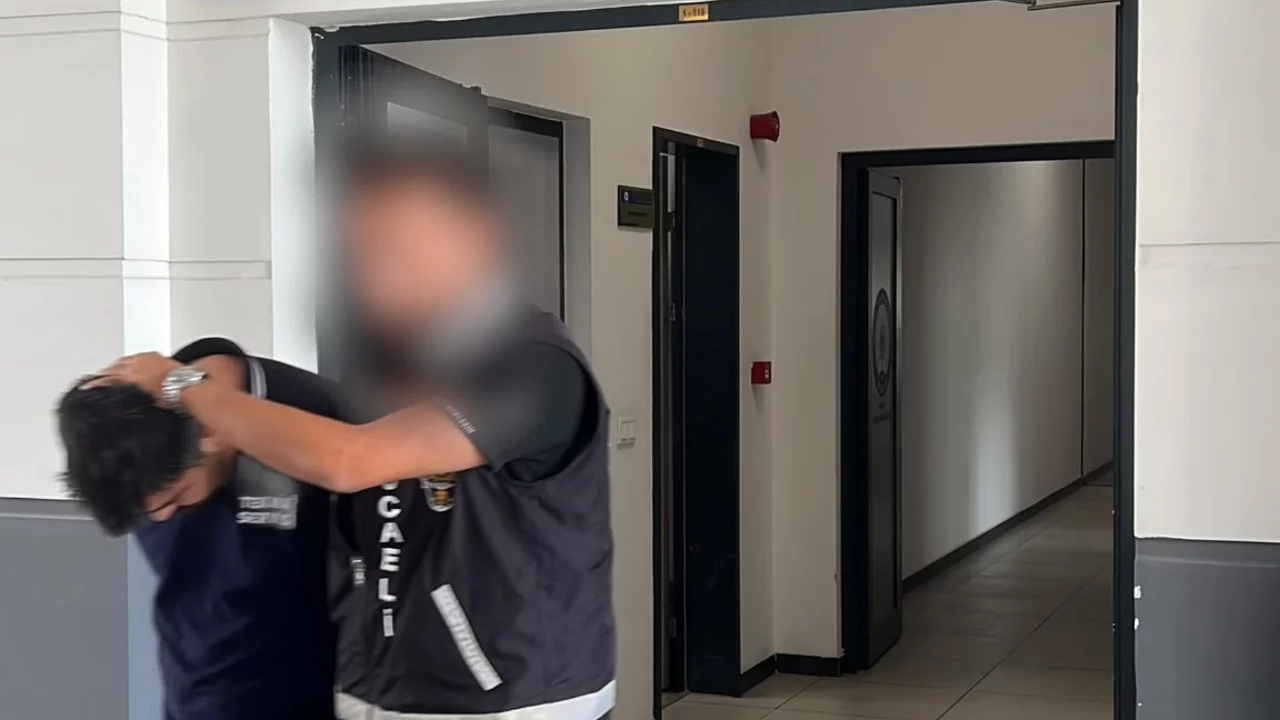 Kocaeli'de tamir tuzağı! 12 kişiyi 300 bin TL dolandırdığı iddia edilen ş&uuml;pheli tutuklandı