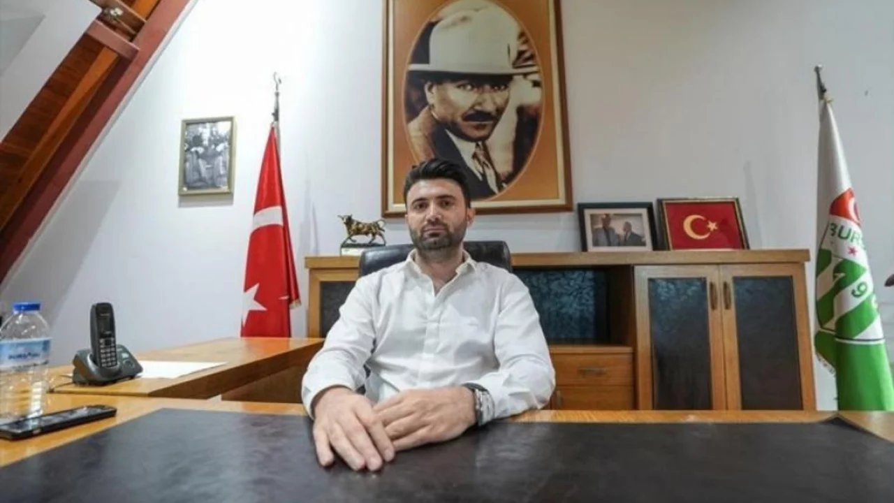 Bursaspor taraftarına Batman yasağı! Başkan &Ccedil;elik'ten a&ccedil;ıklama: 'Futbol taraftarlarla g&uuml;zel'