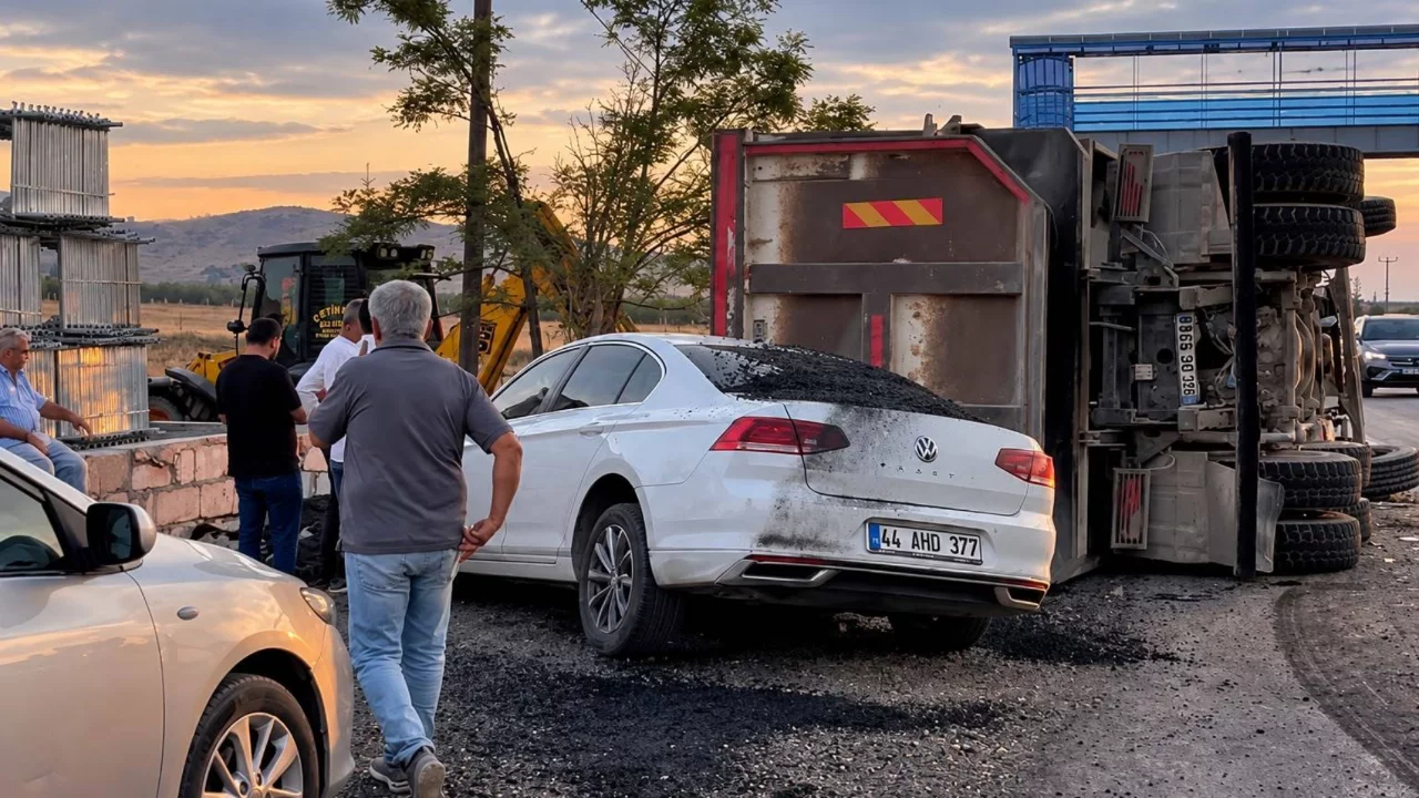 Malatya'da kamyon dehşeti: Yolun karşısına geçmek isterken ağır yaralandı