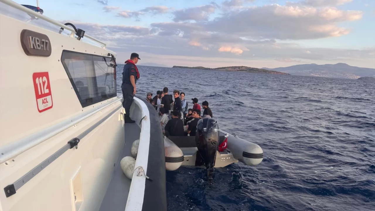 İzmir açıklarında hareketlilik: 4'ü çocuk 19 düzensiz göçmen yakalandı