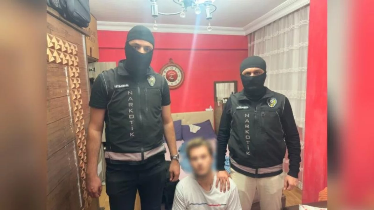 Kırmızı b&uuml;ltenle aranan ş&uuml;pheli İstanbul'da yakalandı