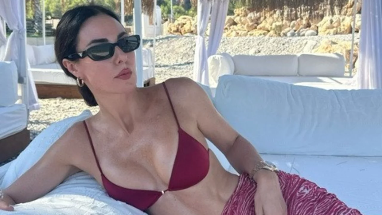 Defne Samyeli yazı bırakmadı! Antalya tatilinden peş peşe kareler