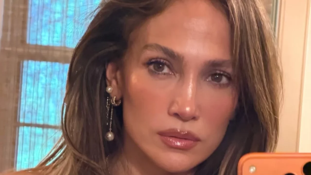 Jennifer Lopez yeni evinin kapılarını açtı! 18 milyon dolarlık malikanesinin içi ilk kez görüntülendi
