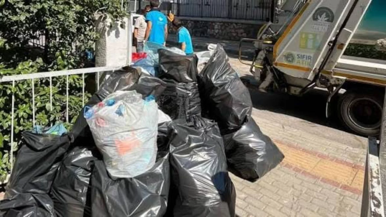 Bursa'da çöp sorunu için dikkat çeken öneri: "El birliğiyle giderilmeli"