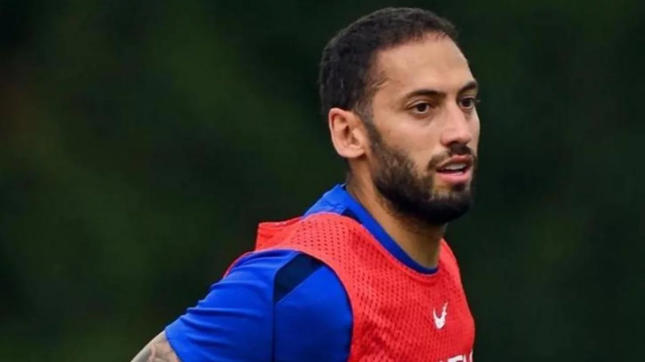 Menajeriyle resmi olarak görüşüldü! Hakan Çalhanoğlu imzayı atıyor 