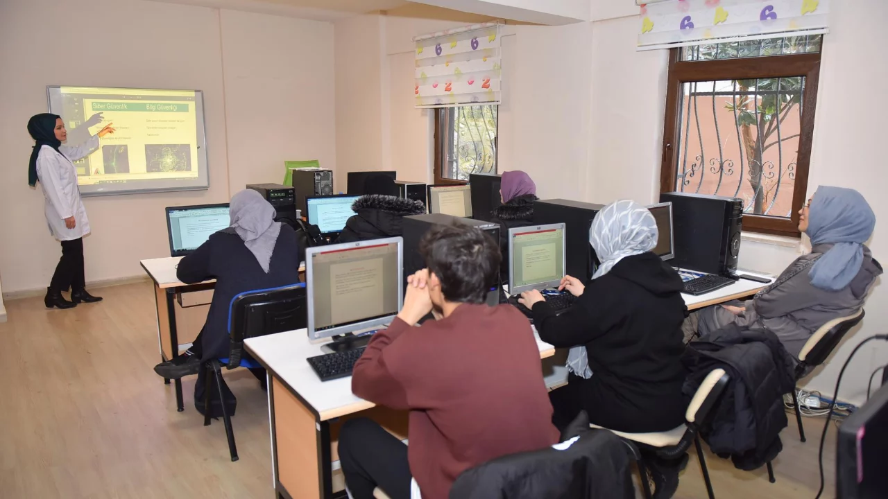Bursa'da Binlerce Kişiye &Uuml;cretsiz Meslek Fırsatı: YIL-MEK Yeni D&ouml;nem Kayıtları Başladı!