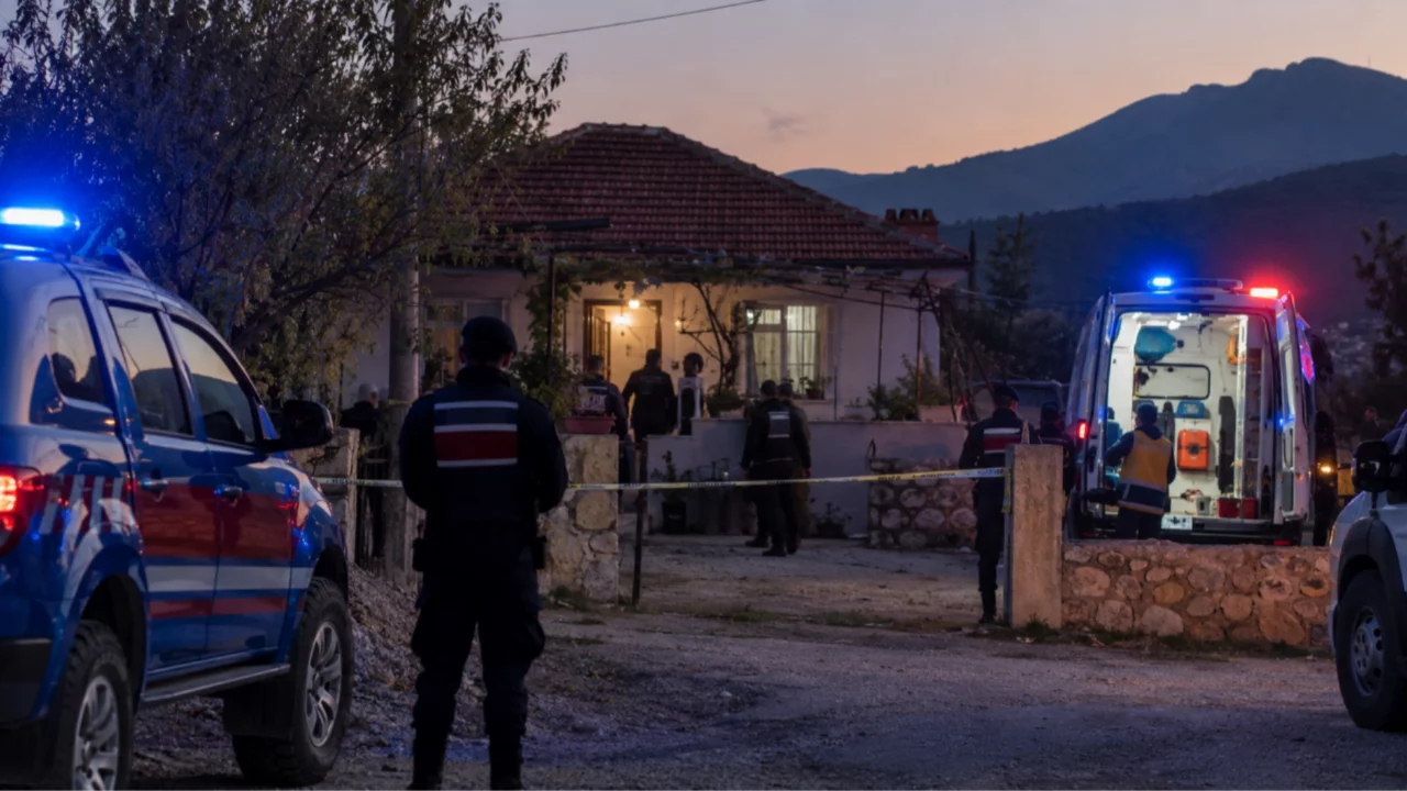 Boşanma aşamasındaki eş dehşet sa&ccedil;tı! 3 kişi &ouml;ld&uuml;