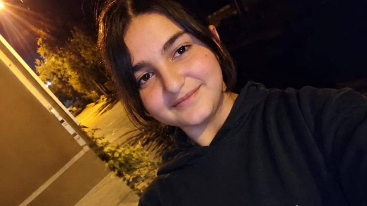 İzmir'de 12 yaşındaki Elifnaz, balkondan d&uuml;ş&uuml;p can verdi