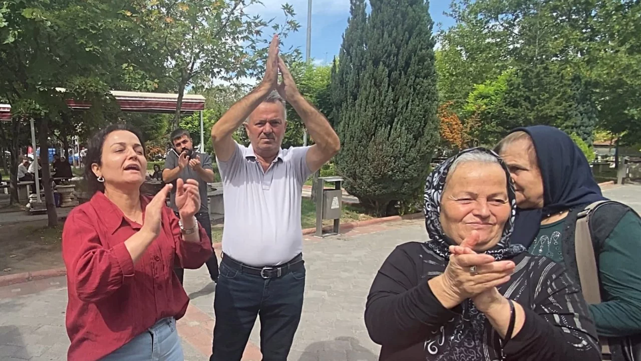 Oğullarının katiline 26 yıl hapis kararını, 'yaşasın adalet' diyerek alkışladılar