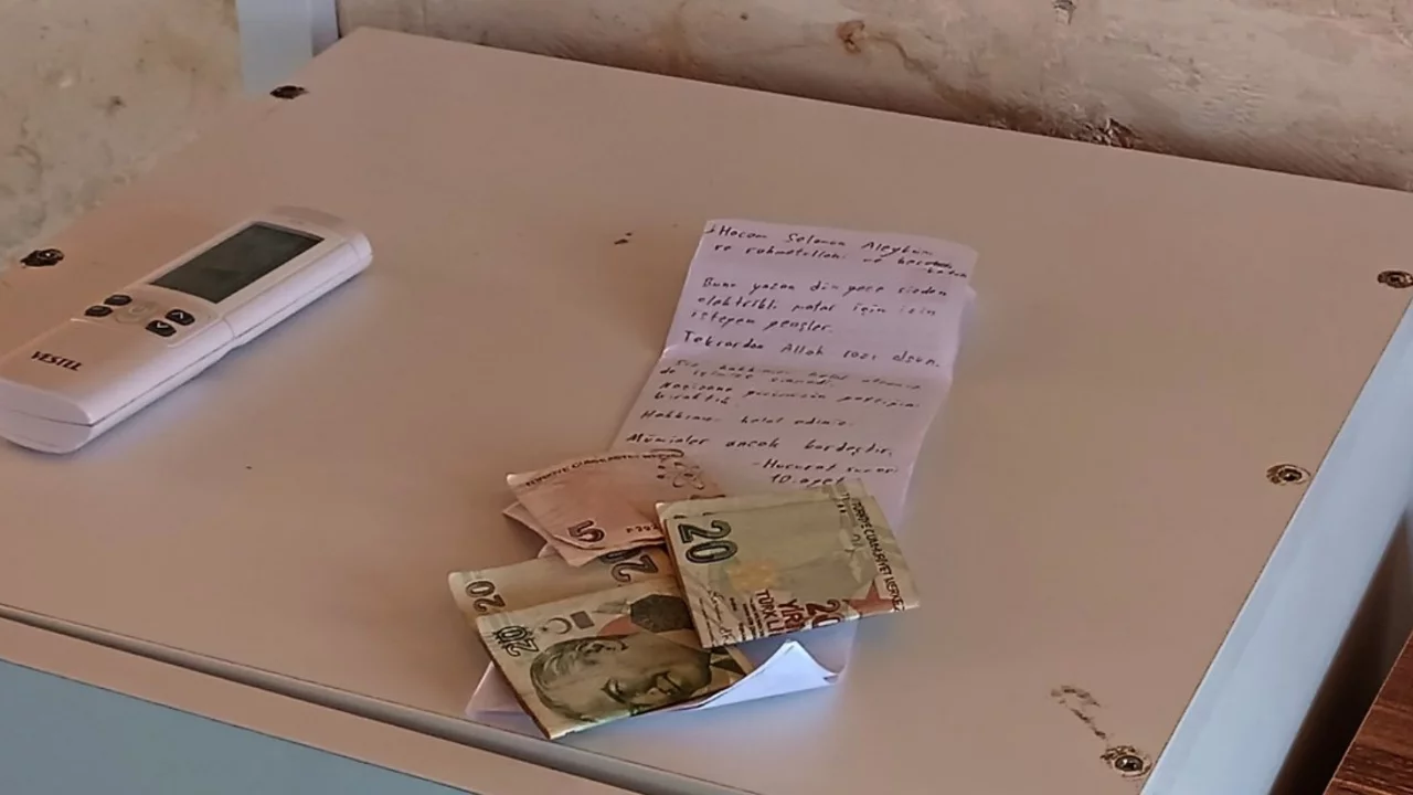 Camide 45 TL ve bir not bulundu! Hikaye g&ouml;zyaşı d&ouml;kt&uuml;rd&uuml;