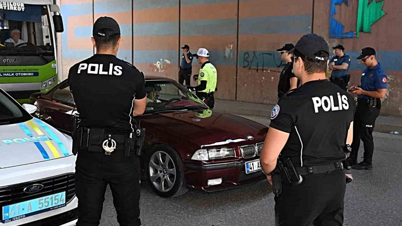 Aranan 50 şahıs yakalandı