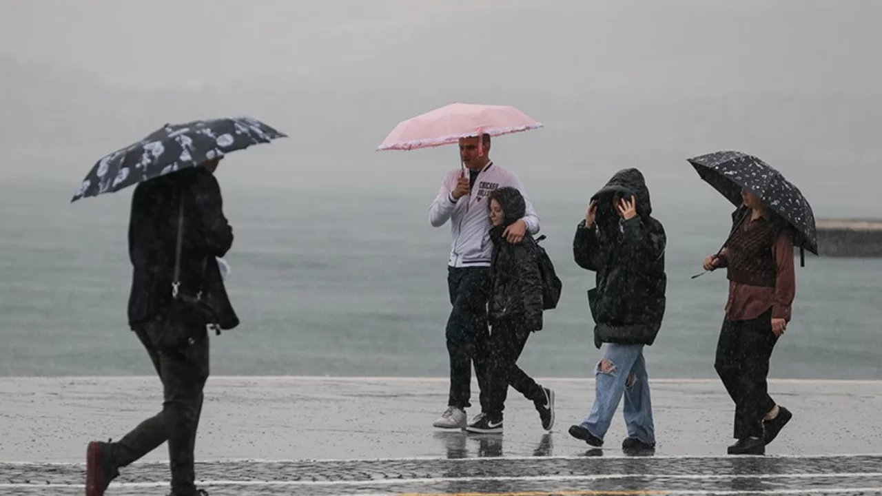 Meteoroloji'den 12 ile sarı kodlu uyarı! Sel, su baskını, yıldırım tehlikesi hepsi birden gelecek