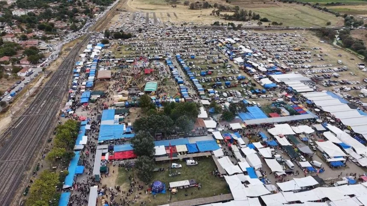 Nüfusu 1700, ziyaretçisi 400 bin kişi! Tek bir amaçları var