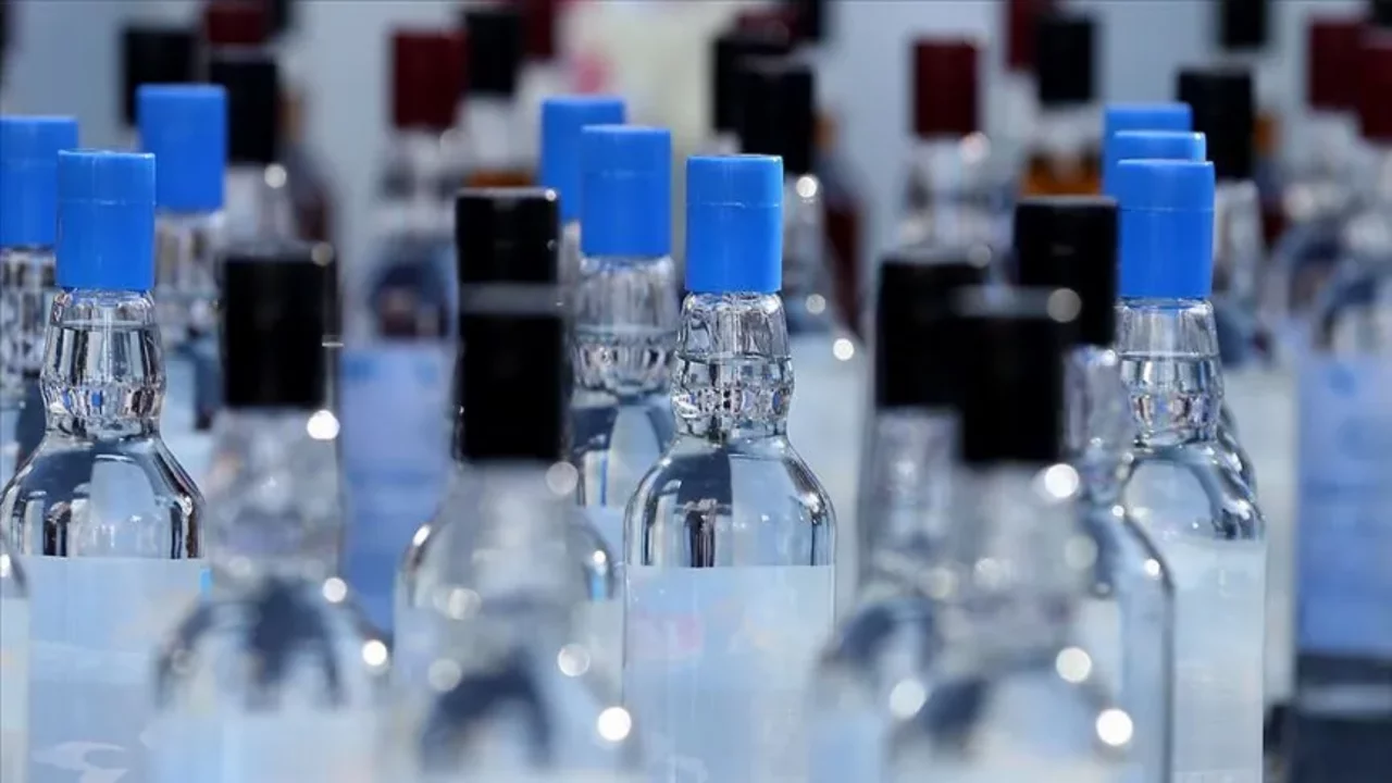 Balıkesir'de sahte alkol operasyonu: Binlerce litre etil alkol ele geçirildi
