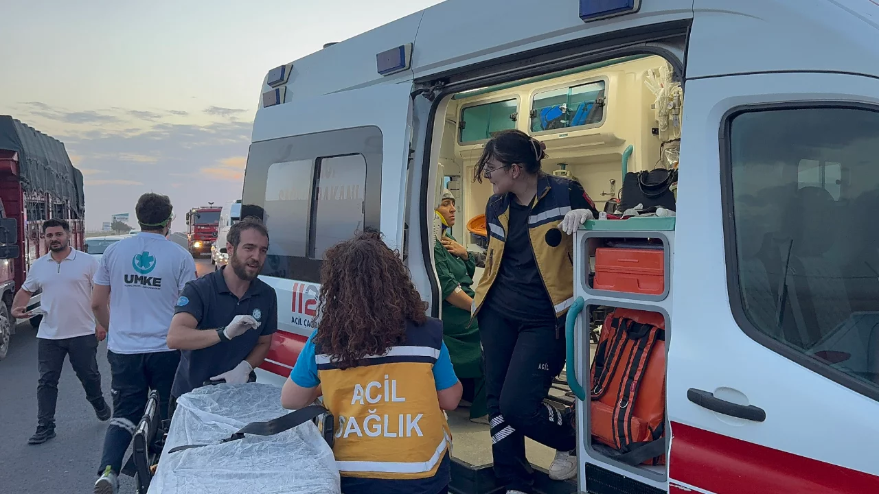 Aksaray'da kum fırtınası zincirleme kazaya neden oldu: 16 kişi yaralandı