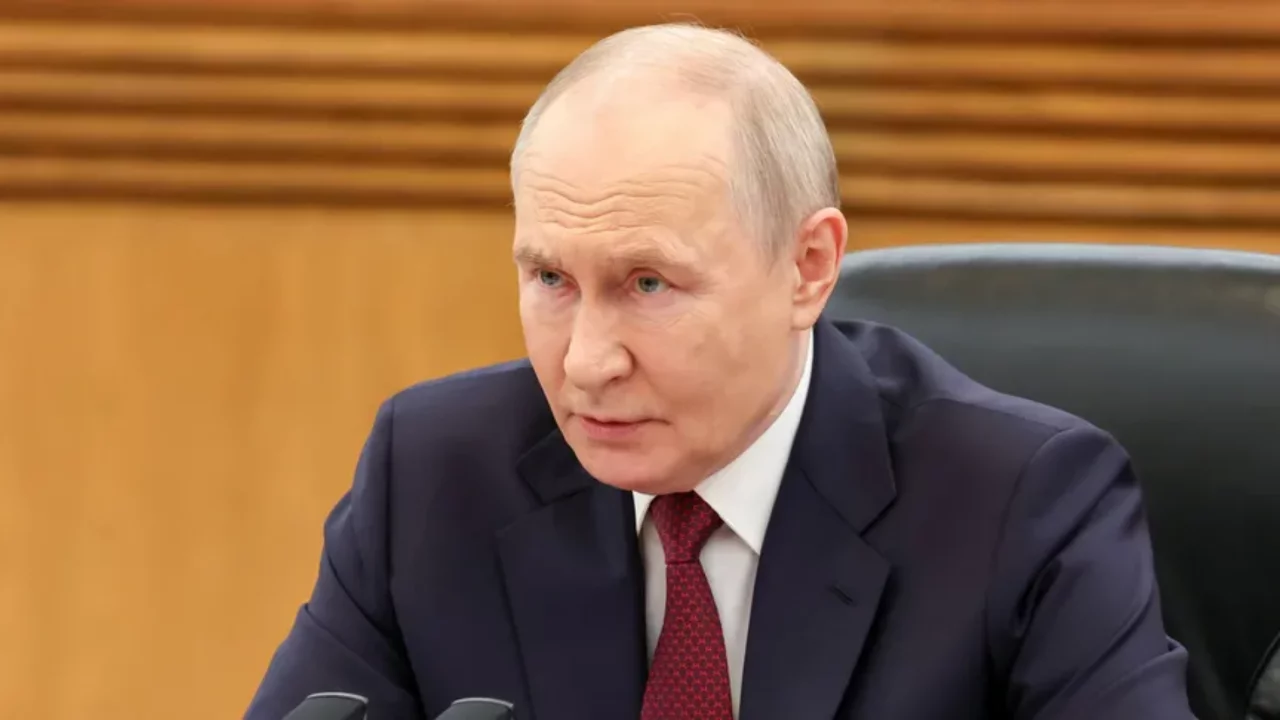 Putin'den Ruslara se&ccedil;im &ccedil;ağrısı: "Her se&ccedil;menin oyu &ouml;nem taşıyor"
