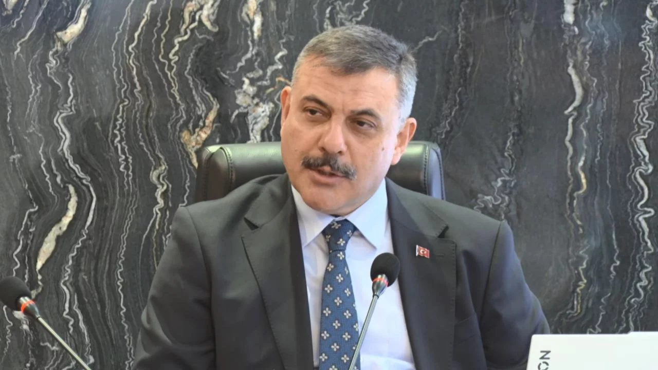 Bakan &Ccedil;ift&ccedil;i'den s&uuml;r&uuml;c&uuml;lere kritik mesaj: "Bir kemer, bir hayat"