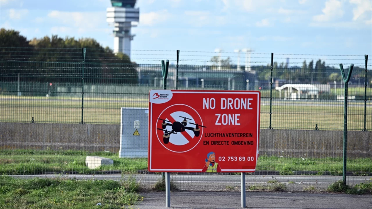 Br&uuml;ksel Havalimanı &ccedil;evresinde bir kez daha dron alarmı