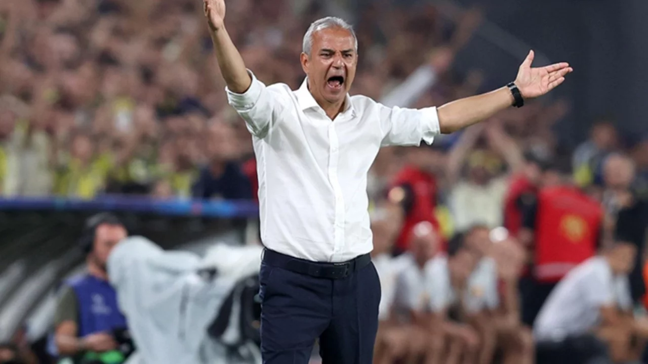 Fenerbah&ccedil;e'de taşlar yerinden oynuyor! 4 isim kul&uuml;beye