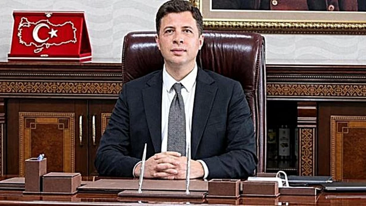 Yunus Kızılg&uuml;neş kimdir? Paland&ouml;ken Kaymakamı Yunus Kızılg&uuml;neş ka&ccedil; yaşında, nereli, eşi kim?