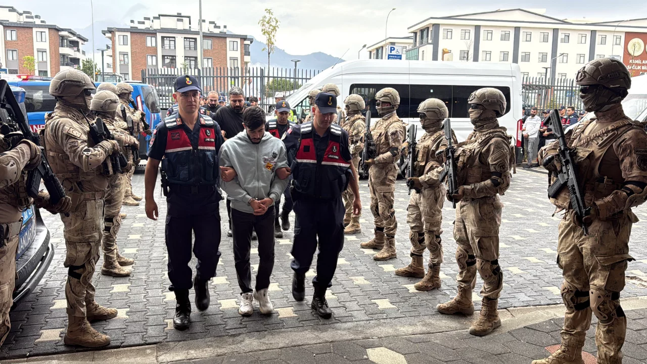 Konya merkezli 12 ilde yasa dışı bahis operasyonu: 22 kişi gözaltında 