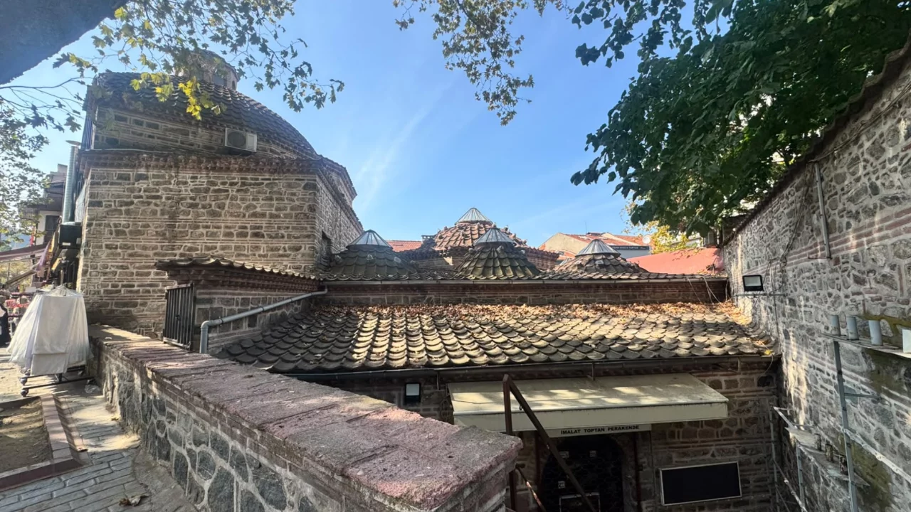 1490'dan &ouml;nce yapıldı! Bursa'daki tarihi hamam g&uuml;n&uuml;m&uuml;zde ekmek teknesi...