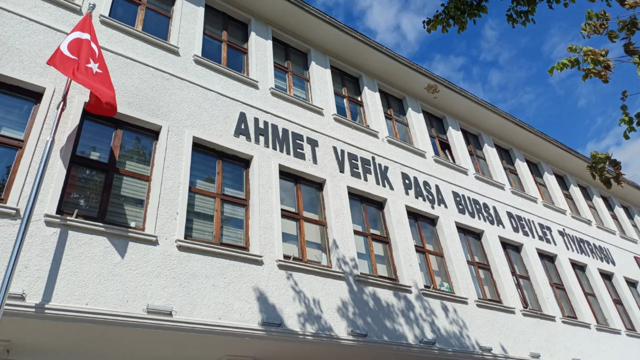 Sahne sırası Bursa'da: 9 dev yapımla sezonun ilk perdesi açılıyor!