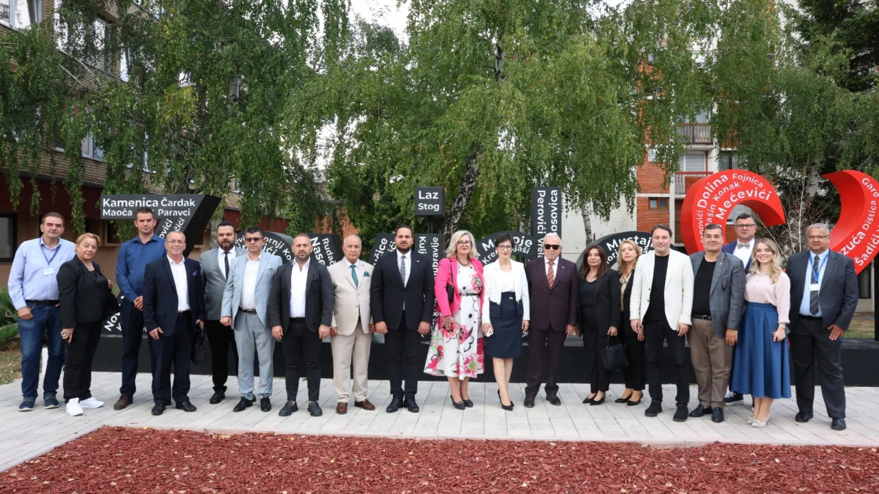 Başkan Şadi &Ouml;zdemir Zavidovići'nin Şehir G&uuml;n&uuml; t&ouml;renlerine katıldı