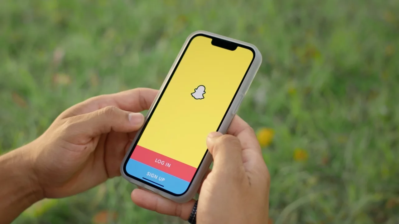 Snapchat kullanıcılarını ilgilendiren gelişme! Gen&ccedil;ler i&ccedil;in yeni d&uuml;zenleme g&uuml;ndemde
