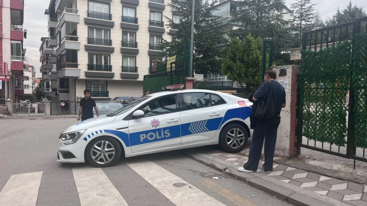 Boşanma aşamasındaki eşini bı&ccedil;akla ağır yaraladı