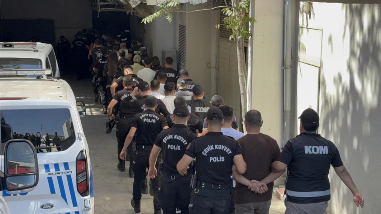 Su&ccedil; &ouml;rg&uuml;t&uuml; operasyonunda yeni gelişme: 15 ş&uuml;pheli tutuklandı